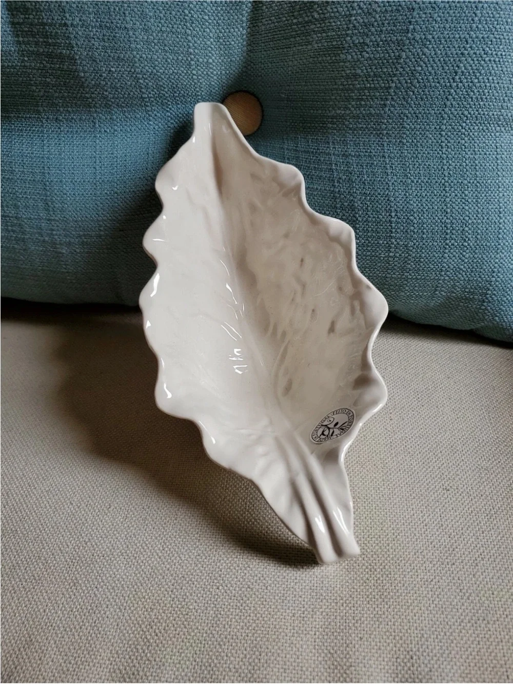 NWT Bordallo Pinheiro White Cabbage Gravy Boat Majolica, Portugal, Discontinued